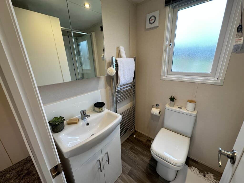 bathroom toilet - Norwood - Holiday Lodge