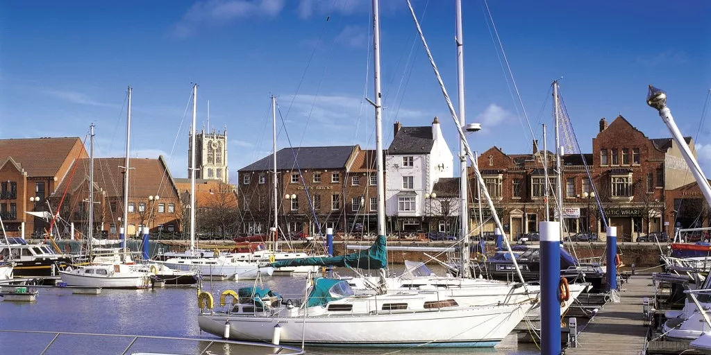 Hull Marina image shows boats on the marina with Hull Minster in the background